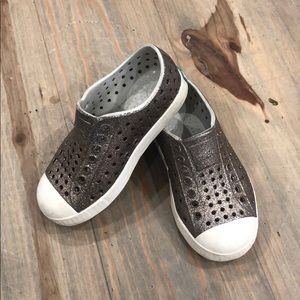 Toddler native Jefferson shoe size 9